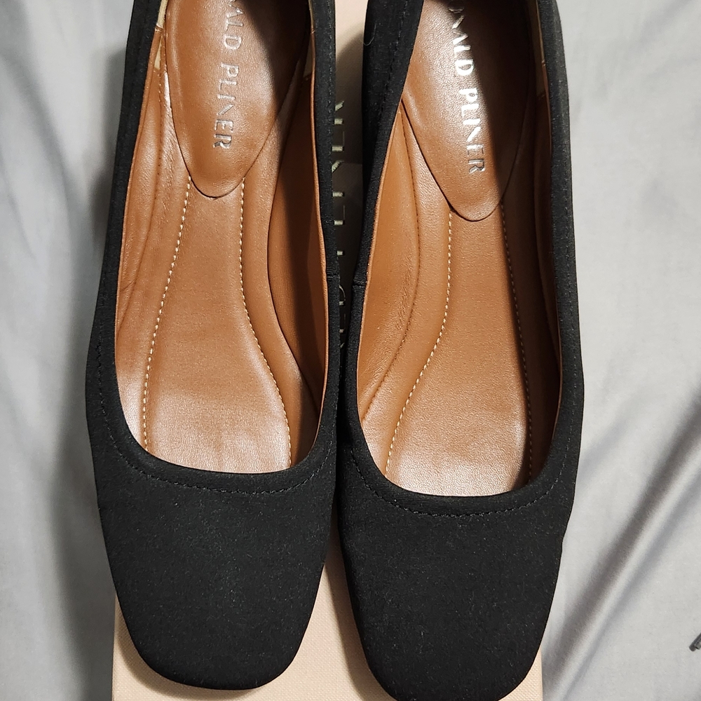 Donald J. Pliner Black Heels Classic Style